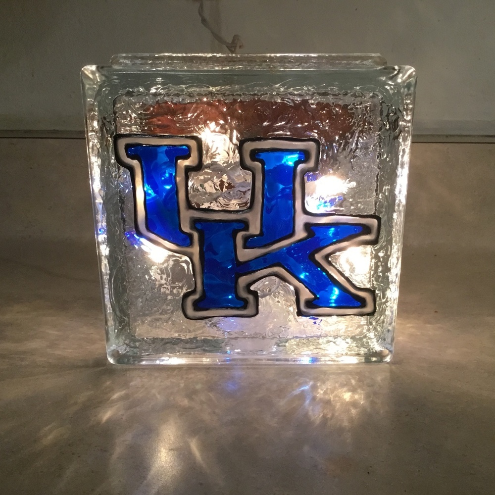 New KENTUCKY WILDCATS HAND PAINTED LIGHT UP BLOCK